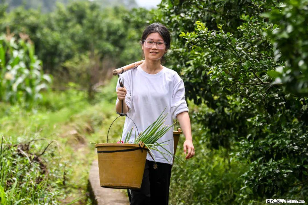 全网追的“扁担女孩”,找了一份暑假工,时薪12元 - 锡林郭勒盟生活资讯 - 锡林郭勒盟28生活网 xl.28life.com