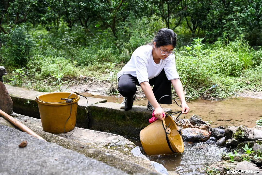 全网追的“扁担女孩”,找了一份暑假工,时薪12元 - 锡林郭勒盟生活资讯 - 锡林郭勒盟28生活网 xl.28life.com